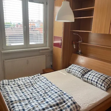 Appartamento Warm With Balcony And Free Parking Lubiana