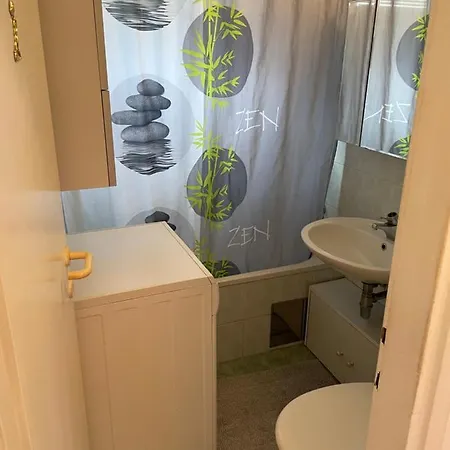 Warm With Balcony And Free Parking Apartment