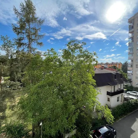 Warm With Balcony And Free Parking Appartamento Lubiana