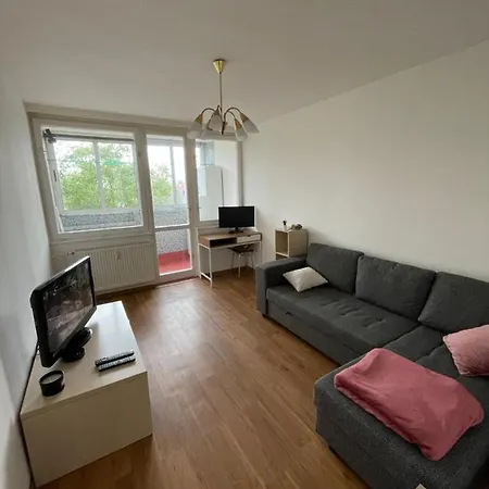 Apartment Warm With Balcony And Free Parking *