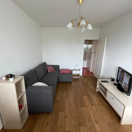 Apartment Warm With Balcony And Free Parking