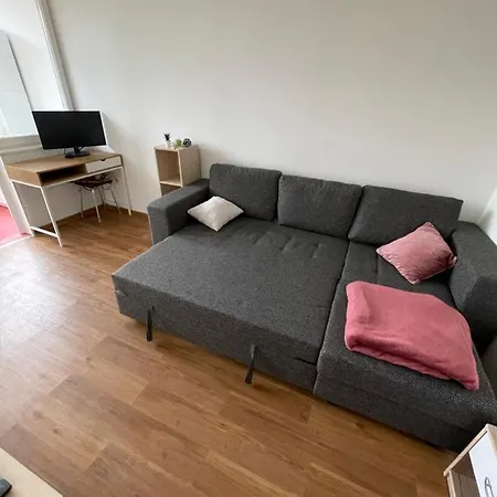 Apartment Warm With Balcony And Free Parking *